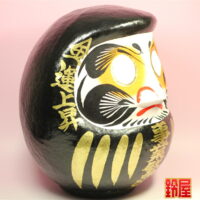 仕事運の開運グッズである事業繁栄だるま：右斜め前画像