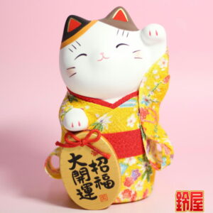 商売繁盛の開運グッズである左手上げのちりめん招き猫1