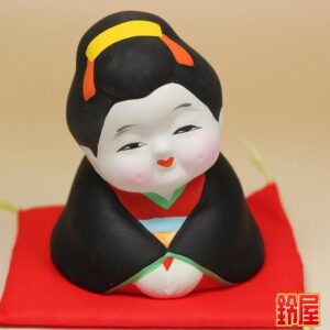 商売繁盛の開運グッズであるお福さん人形の置物1