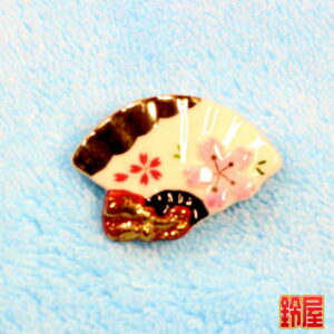 商売繁盛の開運グッズである扇のピンブローチ2