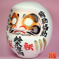 キャリア運の開運グッズである栄転祝いだるま:左斜め前画像