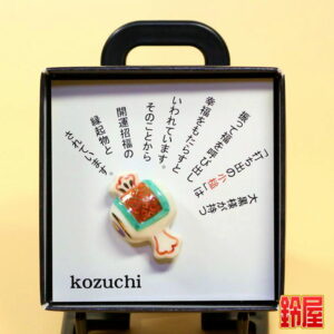 出世運の開運グッズである小槌のピンブローチ1