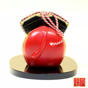 厄除け祈願の開運グッズである赤べこの置物2