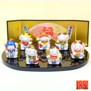 魔除け祈願の開運グッズである七福神招き猫の置物1