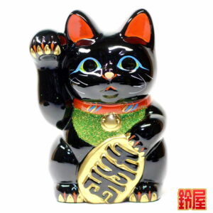 金運アップの開運グッズである黒色の小判猫の置物1