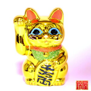 金運アップの開運グッズである金色の小判猫の置物1