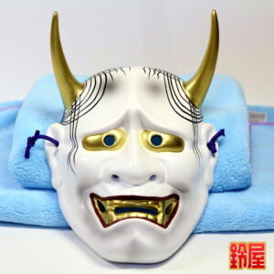 健康運の開運グッズである和風の般若のお面1